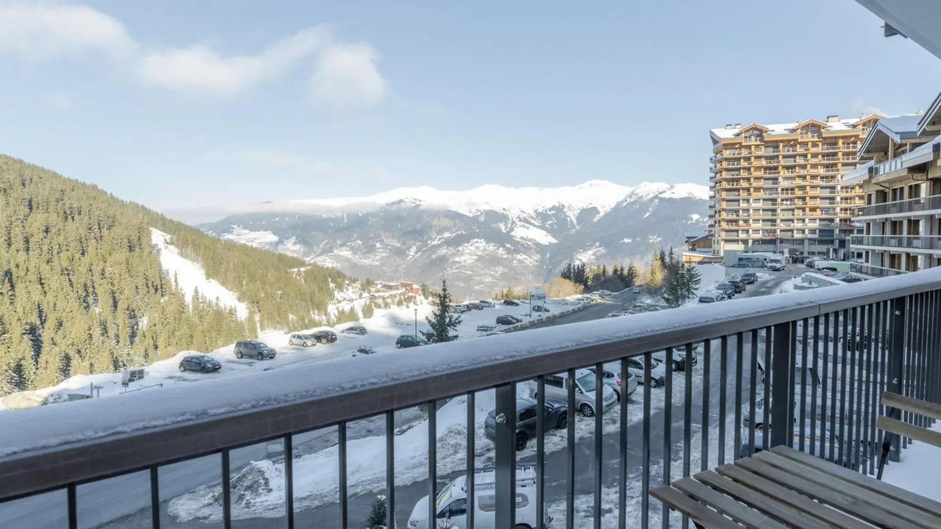 Apartment Appartement Neuf 65M² Courchevel Moriond, 2 Chambres + Cabine, Balcon, Parking Couverts, Skis Aux Pieds - Fr-1-563-127 France